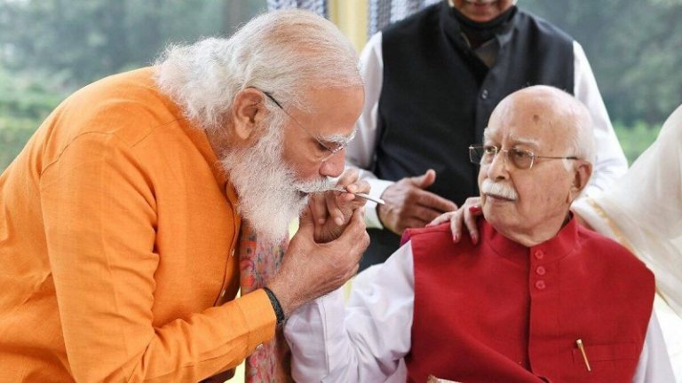 95 के हुए भारतीय राजनीति के ‘रथी’: जिन्हें रोक ‘मुस्लिमों का मसीहा’ बनने की लालू-मुलायम में लगी थी होड़, मंजिल तक पहुँचे बगैर खोद दी ‘सेक्युलरों’ की कब्र