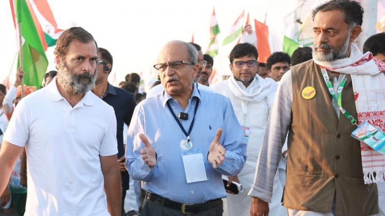 देश तोड़ने की बात करने वाले के साथ ‘भारत जोड़’ रहे राहुल गाँधी: यात्रा में प्रशांत भूषण का लिया साथ, भारतीय सेना को कह चुके हैं भला-बुरा