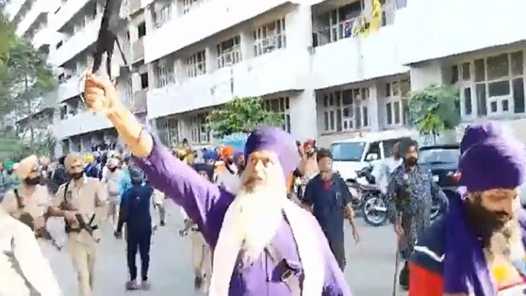 पंजाब में हिन्दू नेता के हत्यारे पर बरसे फूल: पंजाब में कॉपी हो रहा Pak का ‘ईशनिंदा’ मॉडल, ‘बेअदबी’ के नाम पर हत्याएँ