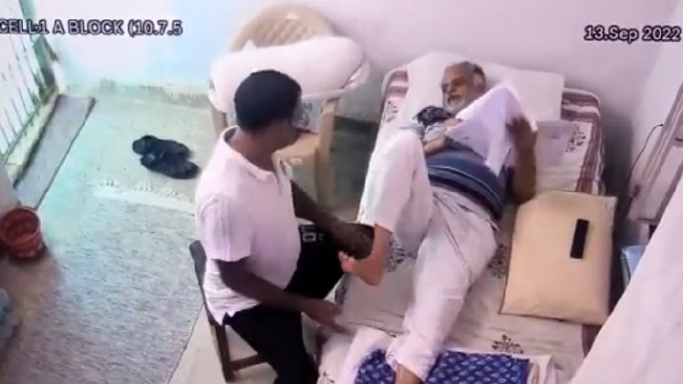 ‘किसी कैदी को स्पेशल सुविधा नहीं दे सकती सरकार’: तिहाड़ में फल-सब्जियाँ चाभ रहे AAP के मंत्री सत्येंद्र जैन पर HC सख्त, मेवा माँगने वाली याचिका ख़ारिज