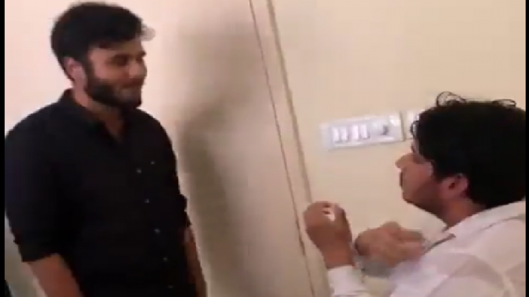 हैदराबाद के हॉस्टल में छात्र हिमांक बंसल को पीटा, लगवाए ‘अल्लाहु अकबर’ के नारे: लात-चाँटे से मारने का वीडियो वायरल, बेड से नीचे पटका