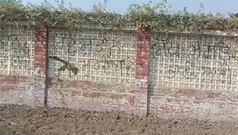 राधा स्वामी के डेरे में लिखा गया खालिस्तानी नारा, संस्था के मुखिया से मिलने पहुँचे थे PM मोदी: धमकी – केंद्र के साथ मत दो, पाकिस्तान-खालिस्तान में एक चुनो
