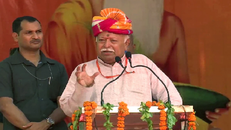 ’40 हजार साल से हमारा DNA एक’: बोले RSS प्रमुख मोहन भागवत – भारत को माता मानने वाला प्रत्येक व्यक्ति हिंदू, संकट के समय एक हो जाता है देश