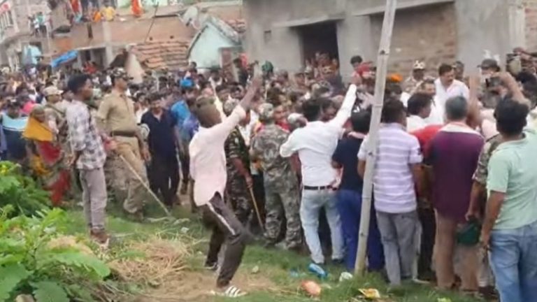 शादीशुदा हिंदू महिला की मुन्ना मियाँ ने चापड़ से की हत्या, अब्बू और भाई संग लाश में लगाई आग: 2 महीने बाद गिरफ्तार, दुमका की घटना