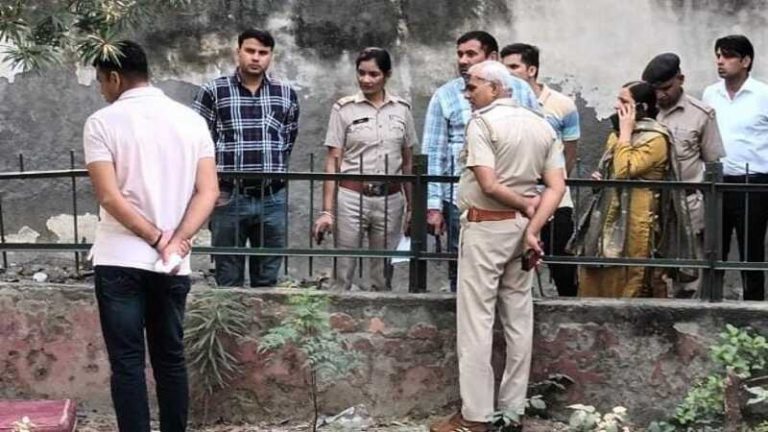 हाथों पर ‘ॐ’ गुदा-टूटी गर्दन, प्राइवेट पार्ट में वाइपर की पाइप… फरीदाबाद में मिली महिला की अर्धनग्न लाश, निर्भया जैसी दरिंदगी की हुई शिकार
