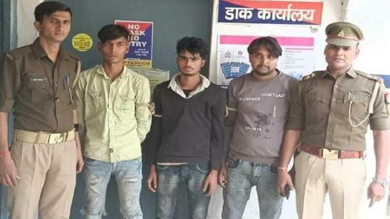 सामान को फर्श पर बिखेरा, मंदिर से चुरा ली माँ काली की मूर्ति, शेषनाग और आरती का घंटा: आगरा में रिजवान, शाहरुख़ और इमरान गिरफ्तार