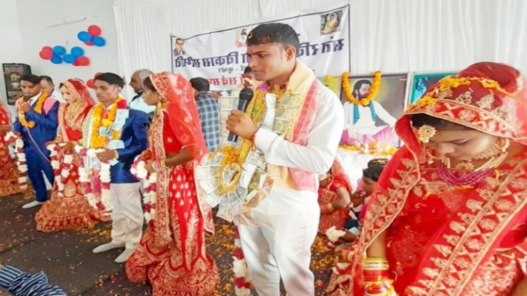 ‘मैं ब्रह्मा, विष्णु, महेश और गणेश को नहीं मानूँगा…’: सामूहिक विवाह​ समारोह में धर्मांतरण, नवविवाहित जोड़ों को दिलाई हिंदू विरोधी शपथ