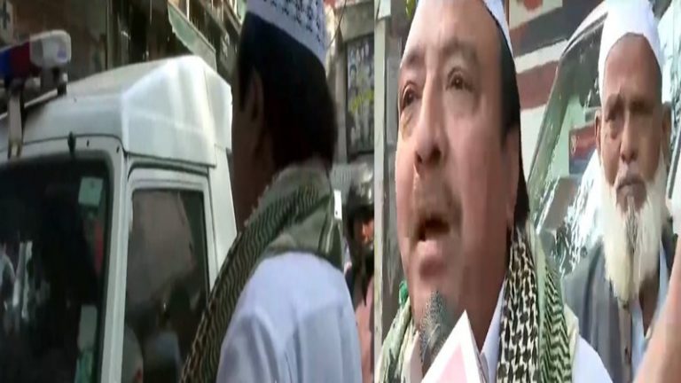 महरौली थाना, इस्लामी टोपी वाला और कॉन्ग्रेस का झंडा: पत्रकार ने पूछा आफताब का चेहरा क्यों ढक रहे थे, कहा- मैं नमाज को जा रहा था…