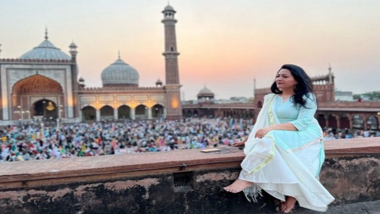 ‘यहाँ आकर गंदी हरकतें करती हैं, लड़कों को टाइम देती हैं’: जामा मस्जिद में अकेली लड़कियों की नो एंट्री, क्या अब कोई आरफा अकेली नहीं खिंचवा सकती तस्वीर