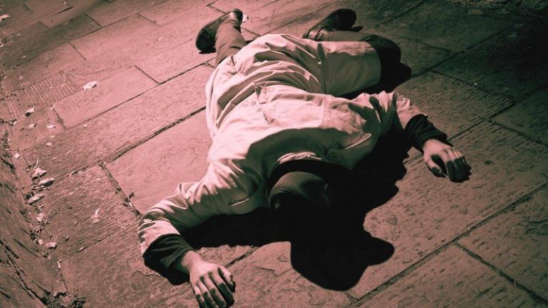 35 साल की महिला से सेक्स करते मर गया 67 साल का आदमी, रिश्तेदार बुलाए-बैग में डाल फेंकी लाश