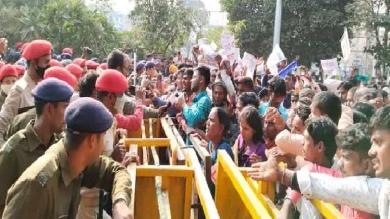 पटना में ताड़ी बैन के खिलाफ पासी समाज का प्रदर्शन, बिहार पुलिस ने बरसाई लाठियाँ, पत्रकार भी घायल: प्रदर्शनकारी बोले- नीतीश सरकार झूठे केस में फँसा रही है