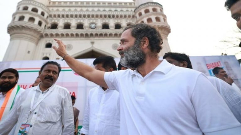 तुष्टिकरण की यात्रा पर राहुल गाँधी: पहले पादरी से पढ़ा ईसाइयत का पाठ, अब मुस्लिमों ने विक्टिम कार्ड से वक्फ बचाओ तक पर दी समझाइश