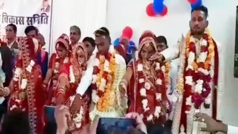 लेना चाहते थे 7 फेरे, लेकिन दिलवाई हिंदू विरोधी शपथ: कॉन्ग्रेसी मंत्री की मौजूदगी में ‘बौद्ध’ वाली शादी, घर पहुँच देवी-देवताओं की पूजा