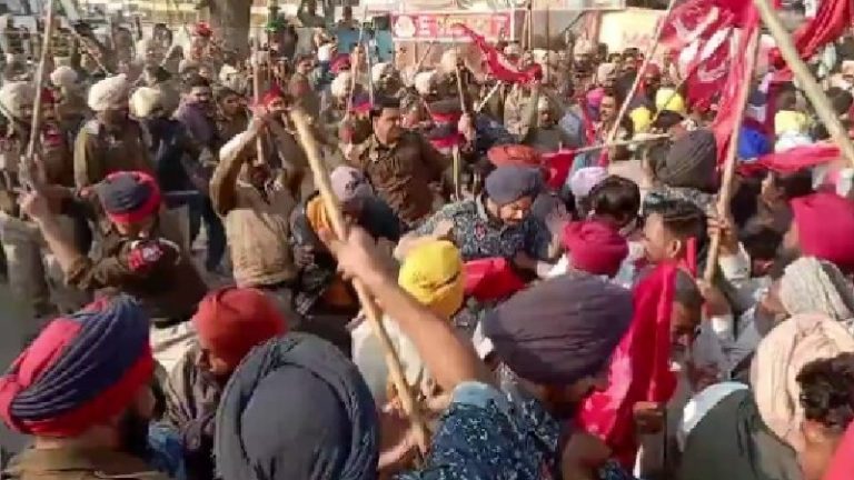 पंजाब में मजदूरों-किसानों पर बरसी AAP सरकार की लाठियाँ, पुलिस ने दौड़ा-दौड़ा कर पीटा: दिहाड़ी माँग रहे थे, बढ़ाई गई CM भगवंत मान के आवास की सुरक्षा