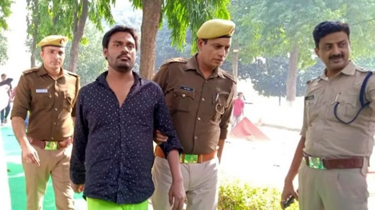 मस्जिद में घुसकर ताज मोहम्मद ने कुरान को जलाया, गिरफ्तारी के बाद बोला- ‘मैंने नहीं, मेरी रूह ने किया ये सब’
