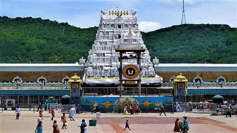 जिस मंदिर में भक्त करते हैं बाल का दान, उसके पास ₹2.26 लाख करोड़ की प्रॉपर्टी: तिरुपति ट्रस्ट के पास 10 टन सोना भी