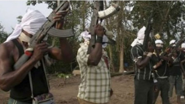 गले काटे, सिर में चाकू घोंपा, ताबड़तोड़ AK-47 चलाई: नाइजीरिया में ‘आतंकियों’ ने छेड़ा जिहाद; 14 गाँव लूटे, बच्चों समेत 15 लोगों को मारा