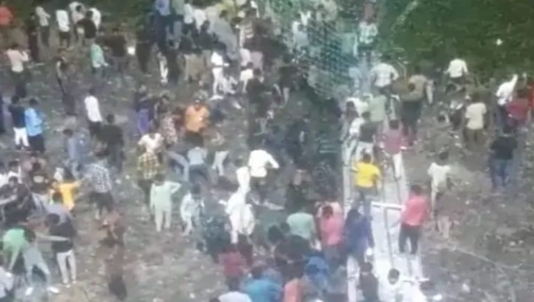 7 साल की हर्षानी ने मोरबी पुल हादसे में अपने माता-पिता को खोया, 4 साल का जियांश भी हो गया अनाथ: नदी में उतरे पूर्व भाजपा MLA की तस्वीर वायरल