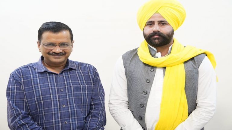 ‘मेरा फोन नहीं बज रहा, मैं परेशान हूँ’ : फोन को फ्लाइट मोड पर करके नेटवर्क ढूँढ रहे थे पंजाब के AAP विधायक, शिकायत भी की