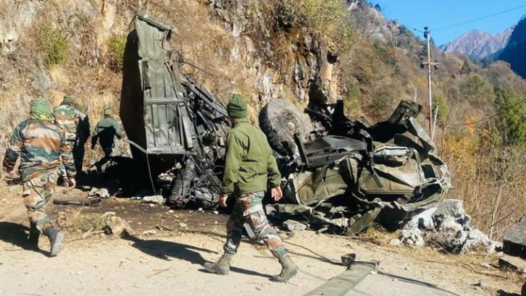 सिक्किम में सैन्य ट्रक खाई में गिरा, 16 जवान बलिदान: सीमा चौकियों पर जा रहे थे सैनिक