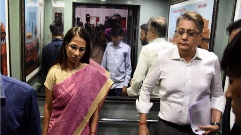 ICICI बैंक की पूर्व CEO चंदा कोचर फ्रॉड केस में पति सहित गिरफ्तार: कभी दुनिया की सबसे शक्तिशाली महिलाओं में एक थीं, रोज कमाती थीं ₹2.20 लाख