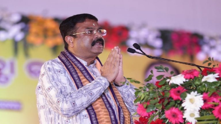 इस 26 जनवरी से दुरुस्त होगा इतिहास: केंद्रीय शिक्षा मंत्री धर्मेंद्र प्रधान का बिहार में बड़ा ऐलान, कहा- नई किताबों में बच्चों को देंगे सही ज्ञान