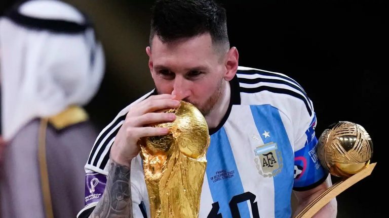 FIFA वर्ल्ड कप जीता अर्जेंटीना ने, लेकिन ट्रॉफी जाएगी स्विट्जरलैंड! जिस ट्रॉफी को चूम रहे थे, उसे अपने देश नहीं ले जा पाएगी मेसी की टीम