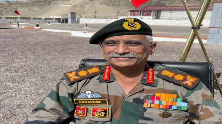 चीनी सेना हुड़दंगी, तवांग की तरह होती रहती है पिटाई: पूर्व सेना प्रमुख ने बताया- साल में 2-3 बार होती है घुसैपठ की कोशिश, सलामी स्लाइसिंग पर करता है अमल