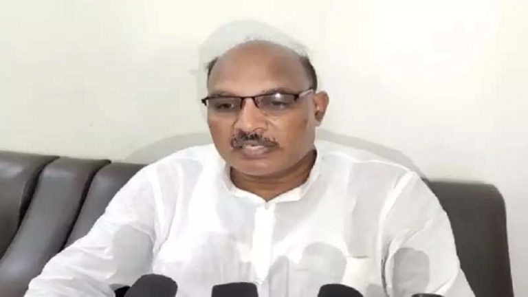 राजद MLC ने दारू को बताया भगवान, ज़हरीली शराब से हुई मौतों पर बोले – जीना-मरना चलता रहता है