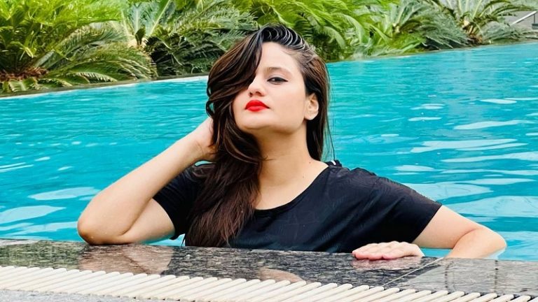 कारोबारी के साथ होटल में रात गुजारी, फिर वीडियो बना कर करने लगी ब्लैकमेल: यूट्यूबर नामरा कादिर गिरफ्तार, अब शौहर की है तलाश