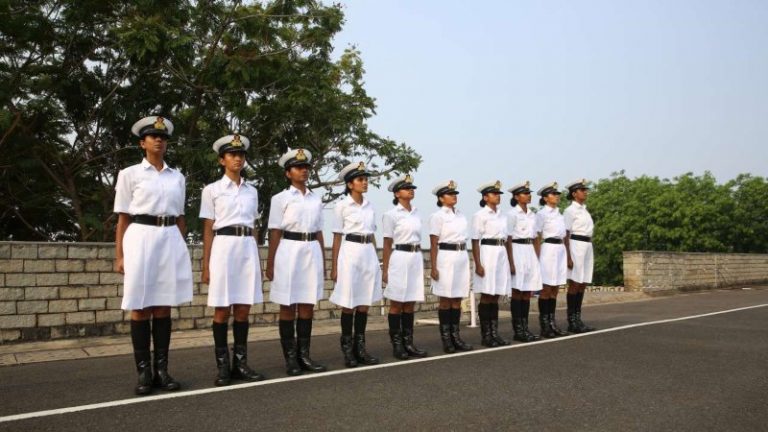 नौसेना में पहली बार 341 महिलाएँ नाविक बनेंगी, पुरूषों की तरह ही होगी ट्रेनिंग: 3000 अग्निवीरों का पहला बैच तैयार