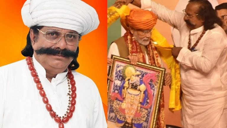 घनी-लंबी मूँछें, गर्दन तक बाल, काला चश्मा, मजाक में भर दिया था पर्चा… द्वारकाधीश के पुजारी परिवार के इस शख्स की 8वीं जीत, PM मोदी के हैं खास