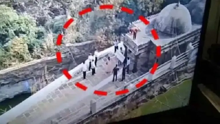 कोई तोड़फोड़ नहीं हुई, सिर्फ खंभे हटाए हैं: गुजरात के पालीताना में मंदिर विवाद को लेकर महंत ने दी सफाई, वायरल हुई थी ‘हमले’ की खबर