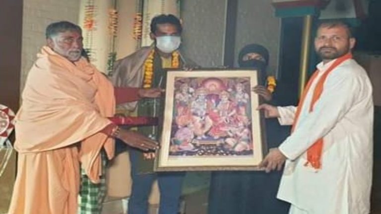 इस्लामी टोपी-बुर्के में आए श्री राम को साथ लेकर गए: रामपुर के 80 मुस्लिमों ने की घर वापसी, दावा- आजम खान के खौफ से कबूला था इस्लाम