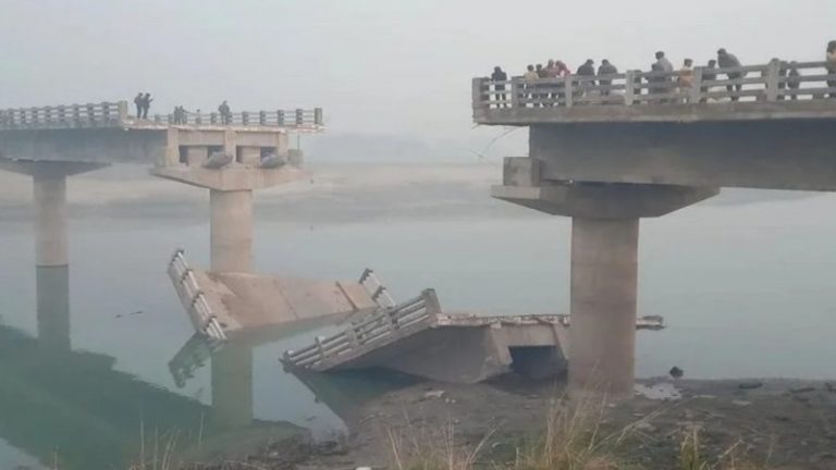 9 साल में लगे ₹13 करोड़, फिर भी पूरा नहीं हुआ बिहार के बेगूसराय का पुल: उद्घाटन से पहले नदी में समाया, अधिकारियों पर भ्रष्टाचार के आरोप