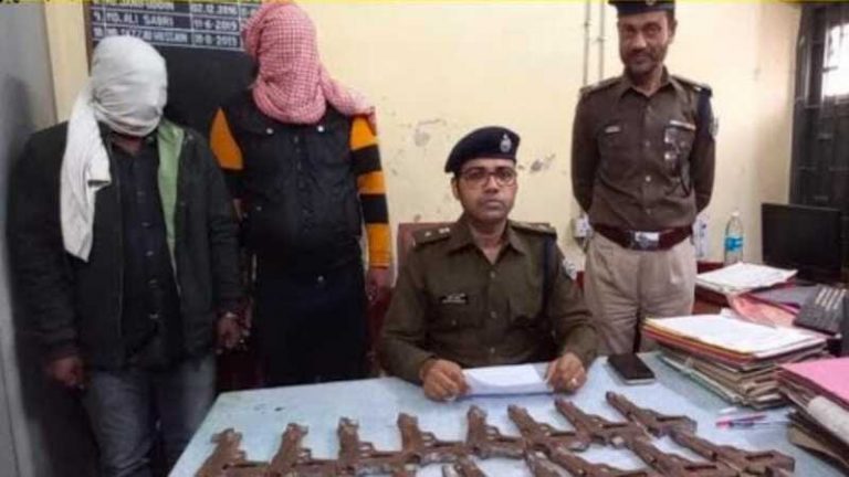 मस्जिद के पास डॉ इकबाल अंसारी के घर में चल रहा था हथियारों का कारोबार: तस्करों ने खोला राज, फैक्ट्री चलाने वाला मोहम्मद फैजल फरार