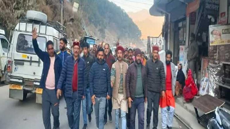 क्रिसमस से पहले जबरन धर्मांतरण… उत्तराखंड में ग्रामीणों ने किया पादरी आने का विरोध: आरोप- मिशनरी की महिला ने गाँव की औरतों को डंडे से पीटा, 1 लड़की घायल