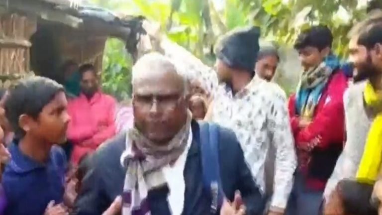 तेलंगाना का ईसाई दंपती, बिहार के एक गाँव में करवा रहे थे प्रार्थना: ग्रामीणों ने बनाया बंधक, पासवान टोले में लालच दे धर्मांतरण का आरोप