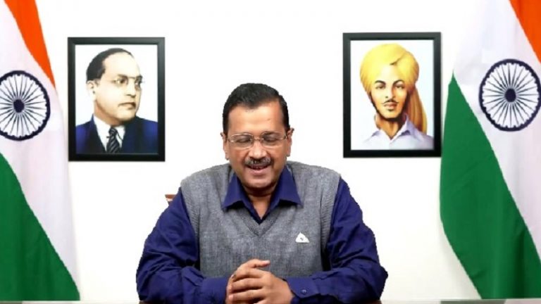 गुजरात चुनावों में पिटी भद्द, जीत के दावे फर्जी निकले, फिर भी खुशी से फूल रहे केजरीवाल: लोग बोले- कितनी बेशर्मी है