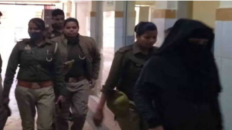 हनीट्रेप मामले में जमानत पर बाहर निकलते काम पर लग गई राहिला बेगम, युवक को फँसा कर ठगे ₹30 लाख: व्यवसायी ने कर ली थी आत्महत्या