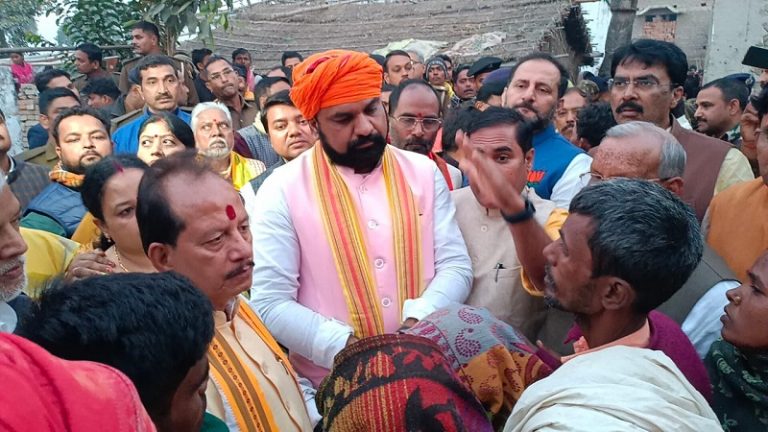 53 मर गए और ग्रामीणों को ‘ब्रह्म बाबा की कसम’ खिला रहा नीतीश कुमार का प्रशासन: थाने में रखी स्प्रिट से बिहार में जहरीली शराब बनाने का शक