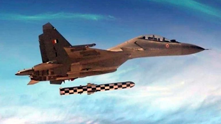 समुद्र से भेदा 400km का लक्ष्य, ध्वनि से 3 गुना अधिक रफ्तार: सुपरसोनिक BrahMos मिसाइल के नए वर्जन की टेस्टिंग सफल, सुखोई-30MKI से लगाया गया निशाना
