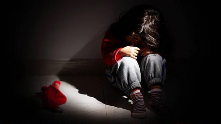 नायलॉन के धागे से बाँध कर कस दिया 8 साल के बच्चे का प्राइवेट पार्ट, नहलाने ले गए घर वाले तो दिखा: स्कूल के छात्रों की ही करतूत