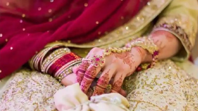 ‘तुम्हारा रंग काला… शादी के बाद भाग जाऊँगी’: टूट गई शादी, दूल्हे के पक्ष का दावा- दुल्हन के परिजनों ने सारा सामान छीना, लाठी-डंडे से मारा भी