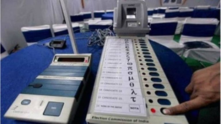 अब कहीं से भी गृह क्षेत्र में डाल सकेंगे वोट, चुनाव आयोग का रिमोट वोटिंग सिस्टम तैयार: राजनीतिक दलों की सहमति के बाद हो सकेगा इस्तेमाल