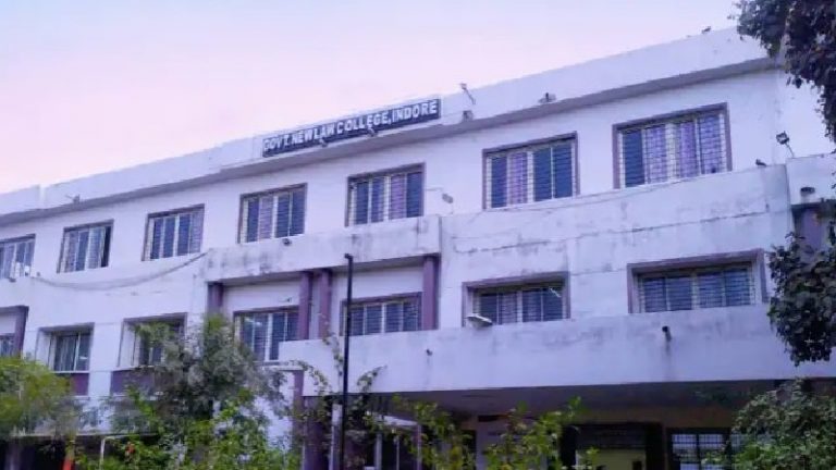 इंदौर के सरकारी लॉ कॉलेज में लव जिहाद को बढ़ावा: ABVP का दावा, 6 शिक्षकों के पढ़ाने पर लगी रोक-जाँच रिटायर्ड जज से कराने का भरोसा