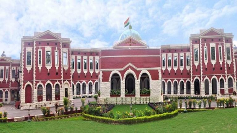 ’15 साल की उम्र में मुस्लिम लड़कियाँ अपनी इच्छा से शादी करने के लिए स्वतंत्र’: झारखंड उच्च न्यायालय ने कहा- मुस्लिम लॉ के अनुसार यह मान्य