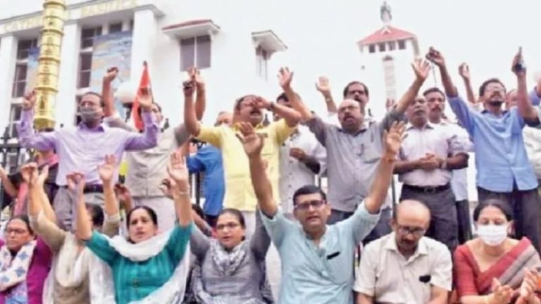 गॉड ने 6 दिन दुनिया बनाई, 7वें दिन आराम किया… केरल में ईसाइयों के हिंसक प्रदर्शन के बाद 35 चर्च बंद: ‘Holy Mass’ में पादरी का चेहरा किधर होगा, इसी पर बवाल