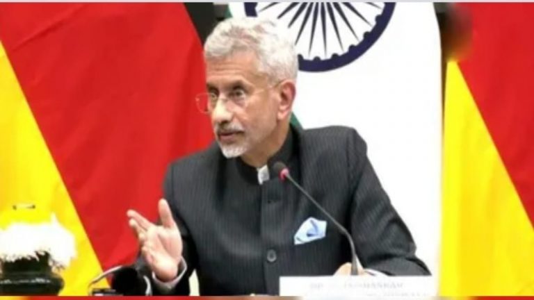 ‘रूस से यूरोप खरीद रहा सबसे ज्यादा ईंधन’: S जयशंकर ने भारत को ज्ञान देने वाले पश्चिमी देशों को आँकड़ों के साथ लताड़ा, कहा – 10 देशों को मिला कर…