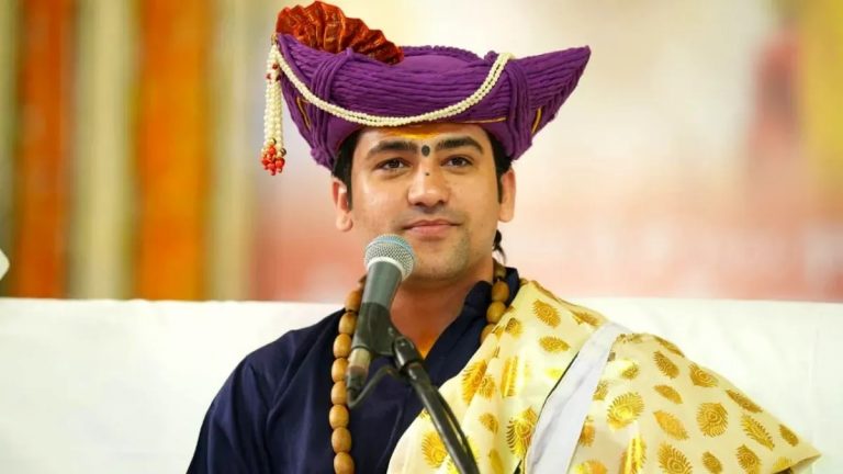 ‘वो भोंक रहे हैं, सामने आएँगे तो गीले हो जाएँगे’: अंधविश्वास के आरोपों पर बोले बागेश्वर धाम के महंत – घर वापसी कराता हूँ, इसीलिए हो रही साजिश